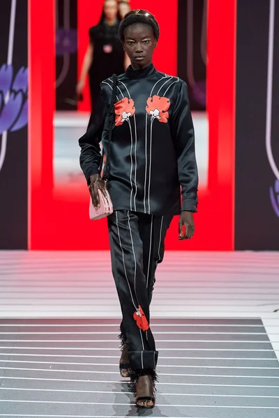 Look 60